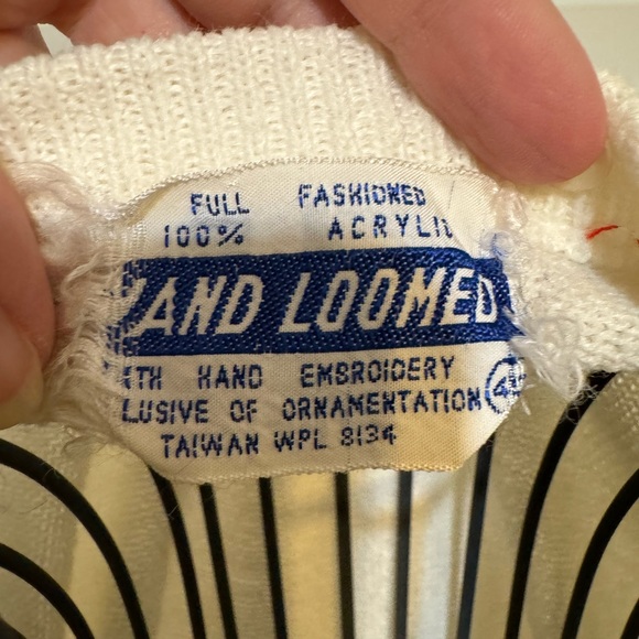 Vintage Embroidered Flower Cardigan - Picture 4 of 8